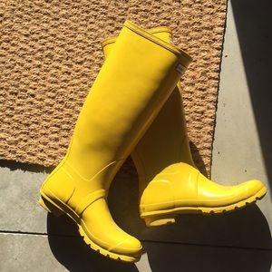 Patent Yellow Hunter Rainboots - tall, size 8